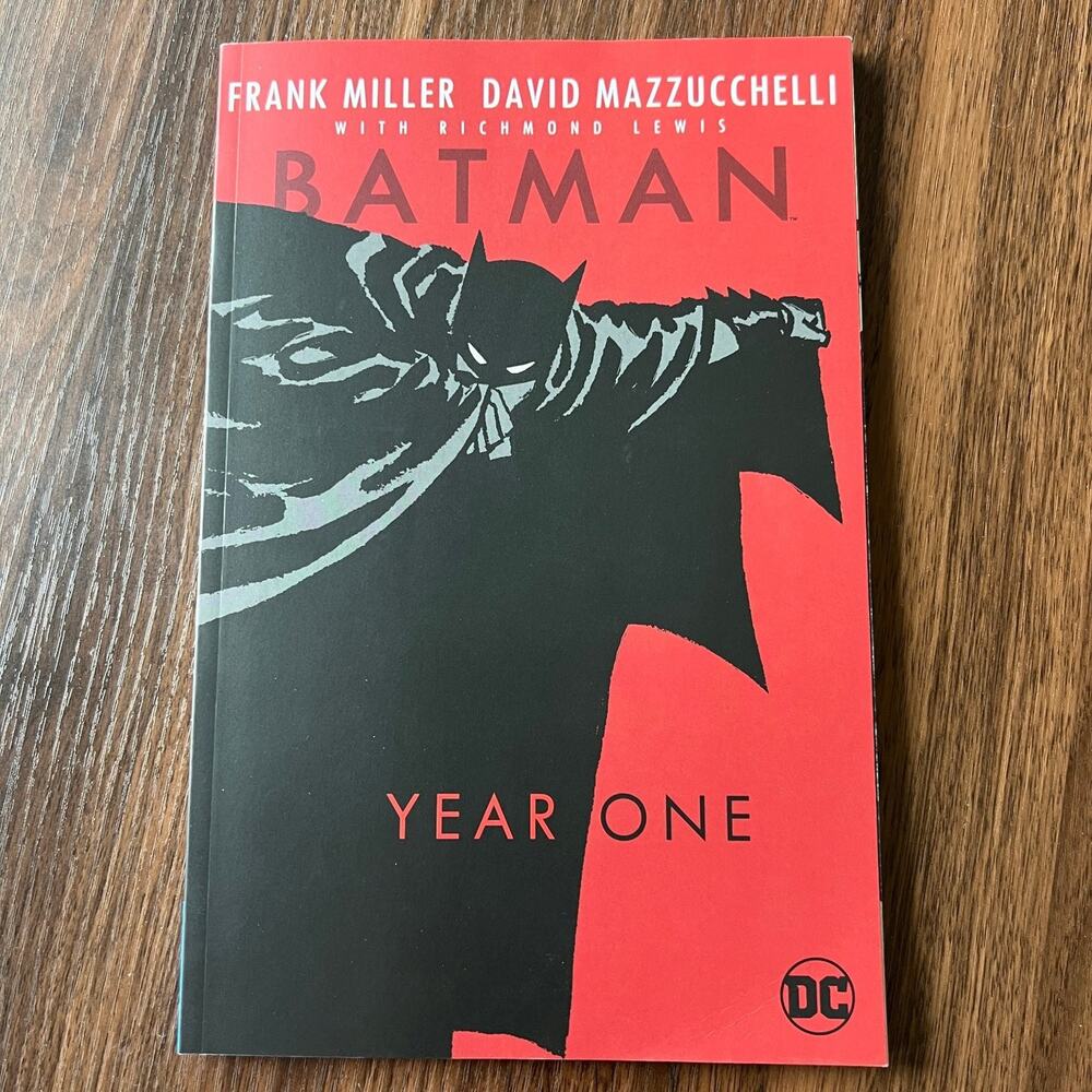Batman Year One Graphic Novel Frank Miller David Mazzucchelli DC Comics TPB